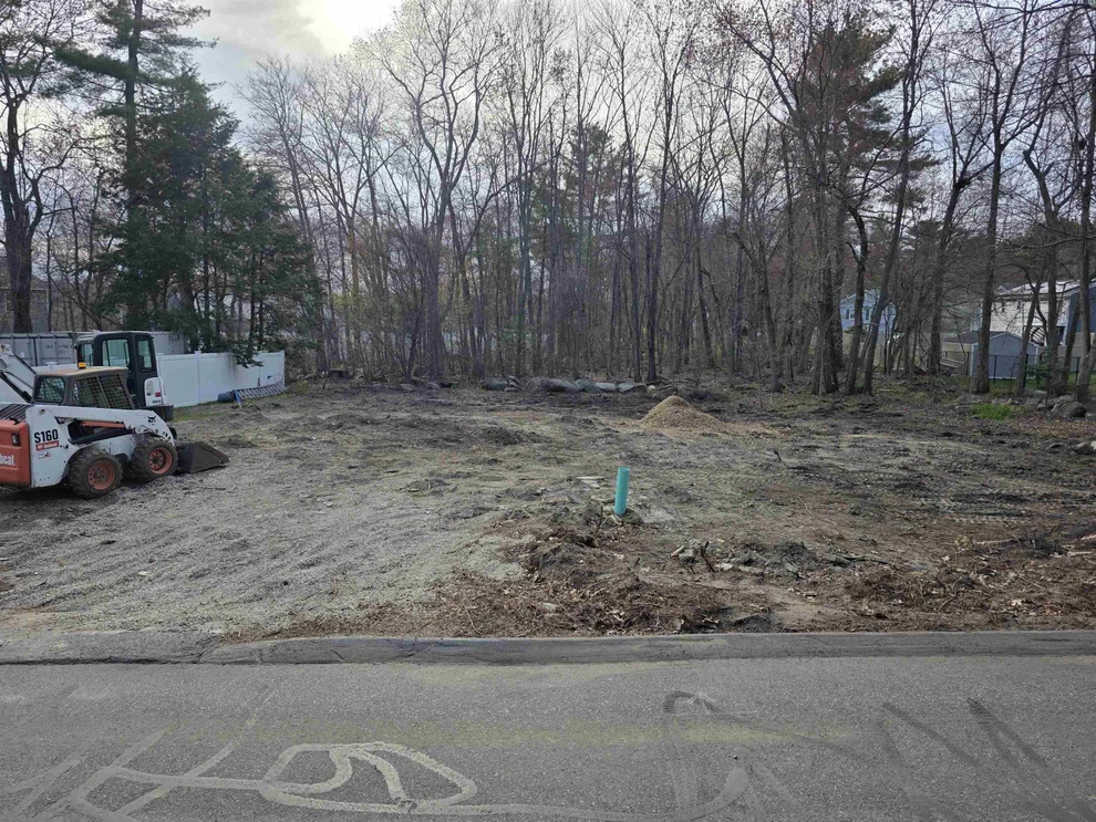 Unit for sale at 3 Stanwood, Salem, NH 03079