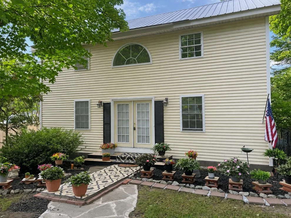 Unit for sale at 198 Elm, Manchester, VT 05255