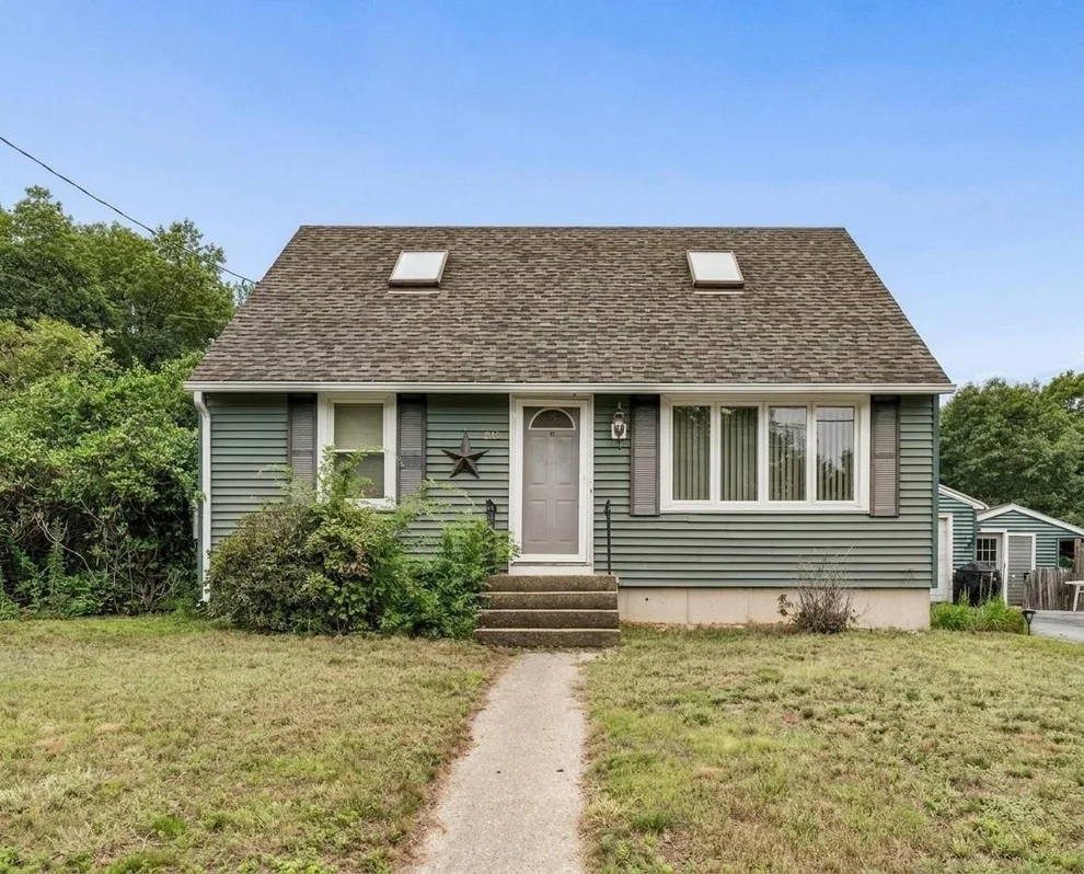 Unit for sale at 415 Greeley, Manchester, NH 03102