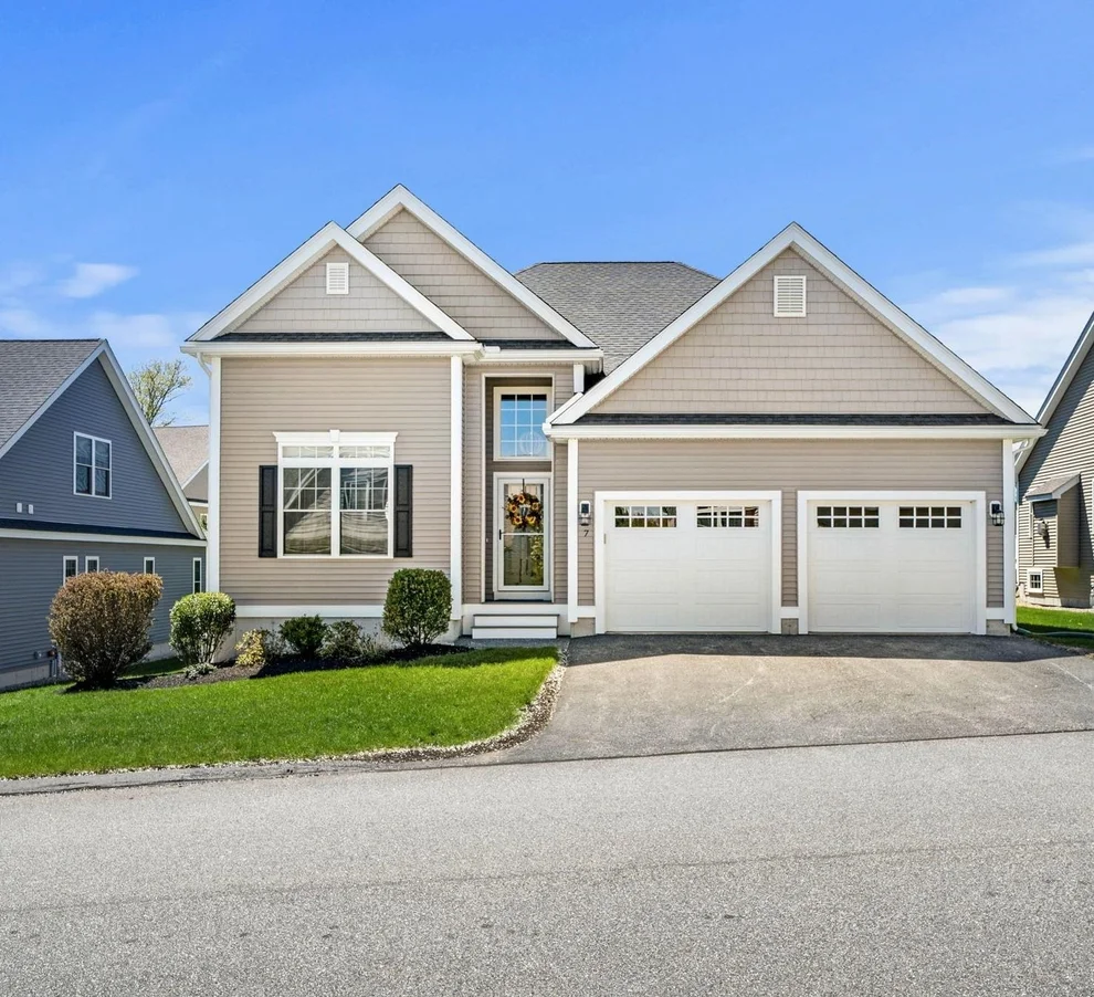 Unit for sale at 7 Catalpa, Salem, NH 03079