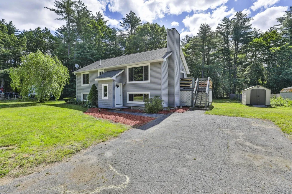 Unit for sale at 3 Friar Tuck, Merrimack, NH 03054
