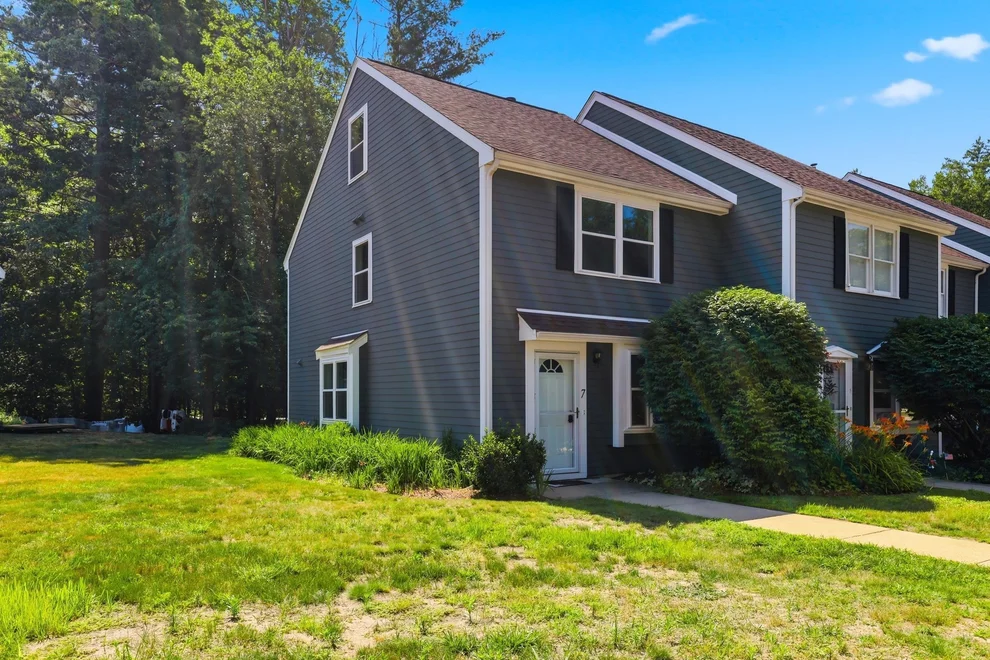 Unit for sale at 7 Chestnut, Merrimack, NH 03054