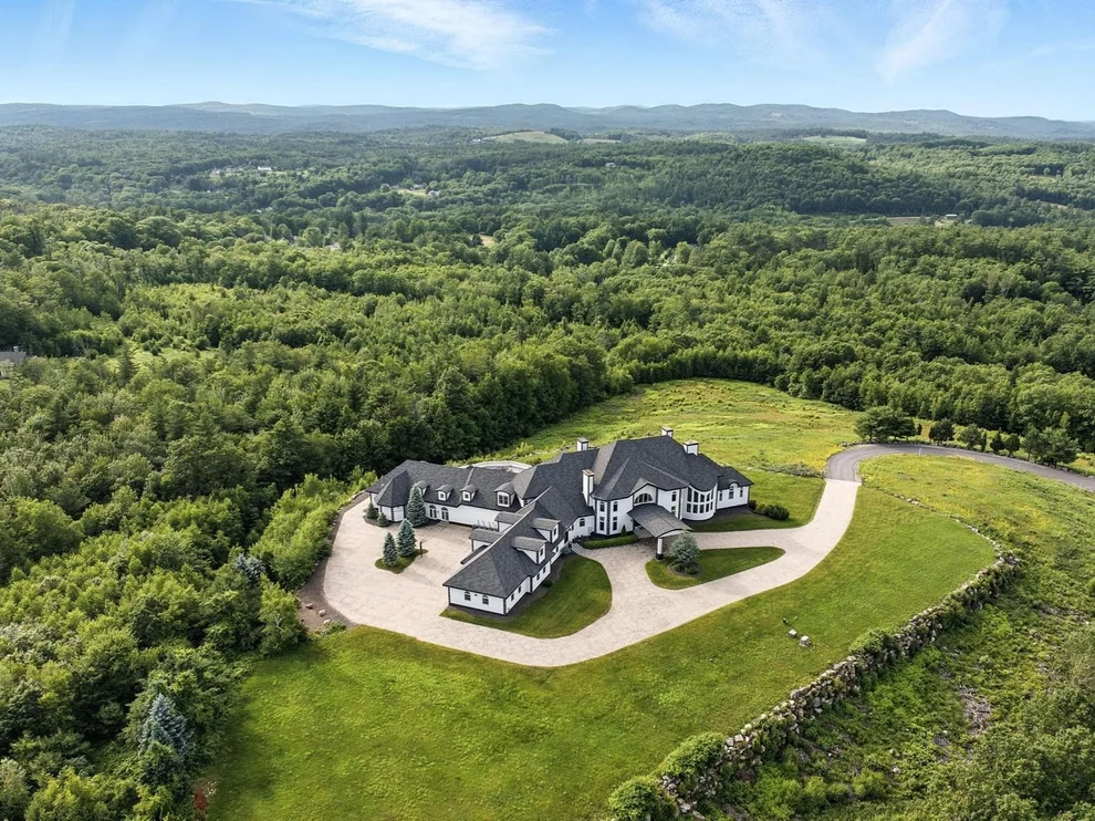 Unit for sale at 94 Foxberry, New Boston, NH 03070