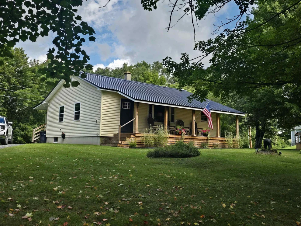 Unit for sale at 1802 Darling Hill, Derby, VT 05829