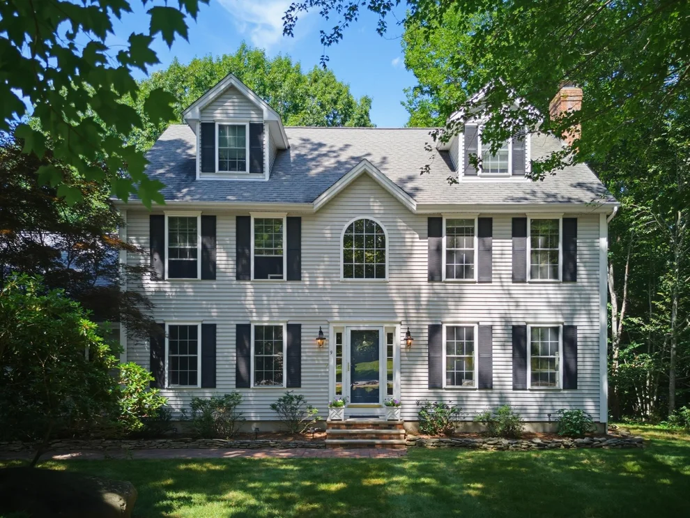 Unit for sale at 9 Champernowne, Madbury, NH 03823