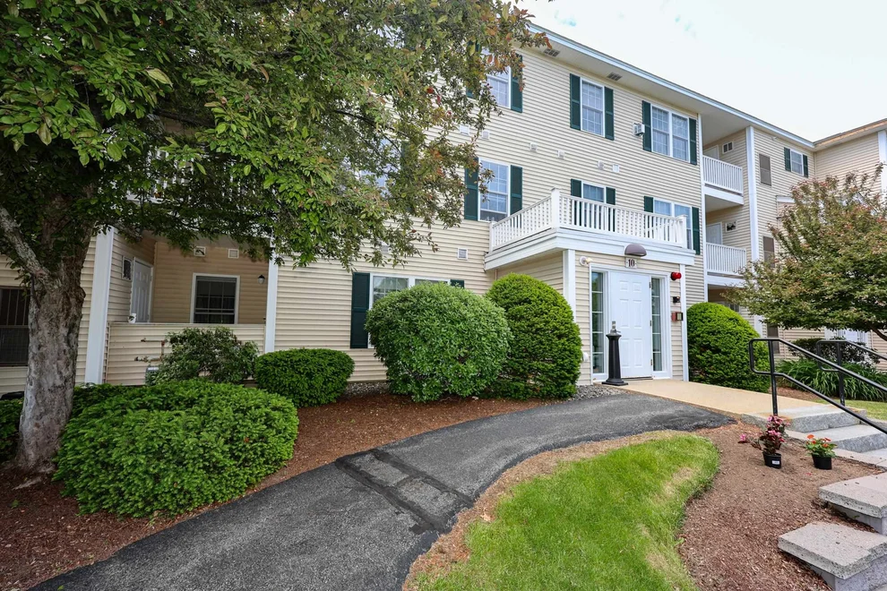 Unit for sale at 10 Vista Ridge, Londonderry, NH 03053