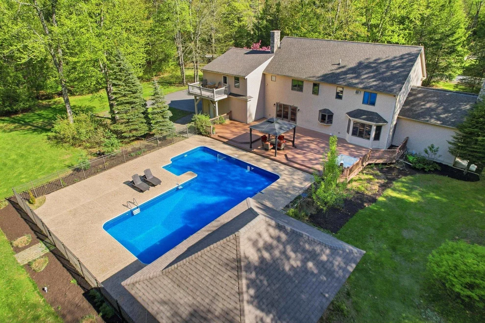 Unit for sale at 97 Dudley, Brentwood, NH 03833