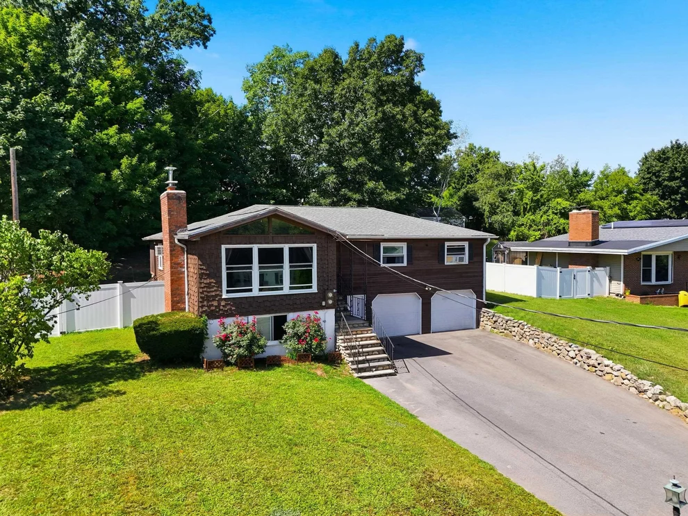 Unit for sale at 593B South Main, Nashua, NH 03060