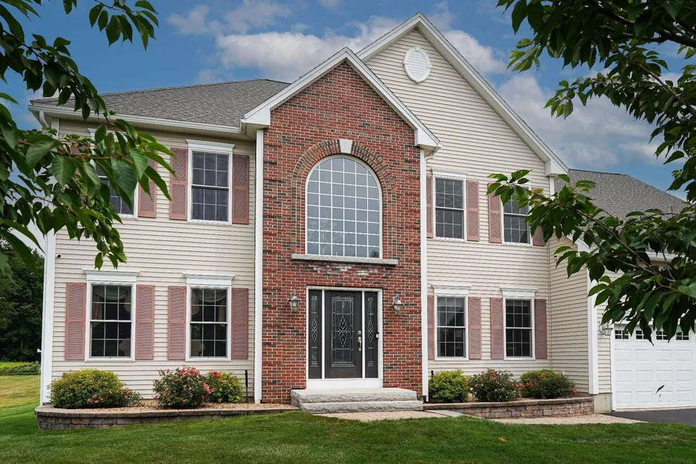 Unit for sale at 9 Shoreline, Hudson, NH 03051