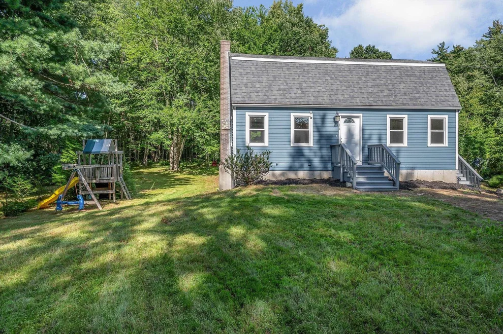 Unit for sale at 172 Warner Hill, Derry, NH 03038