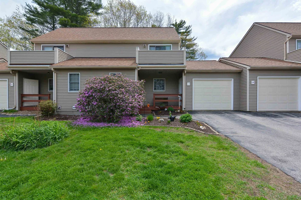 Unit for sale at 3 Wade Farm, Newmarket, NH 03857