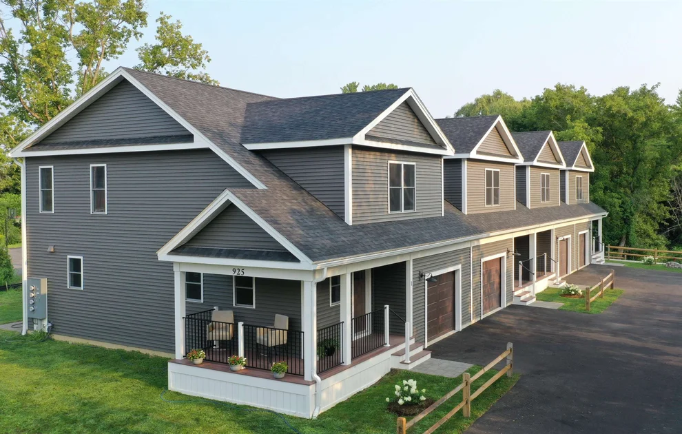 Unit for sale at 925 Falls, Shelburne, VT 05482