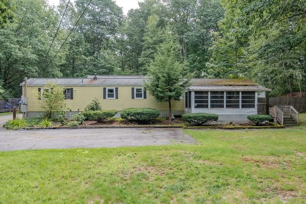 Unit for sale at 169 Calef, Lee, NH 03861