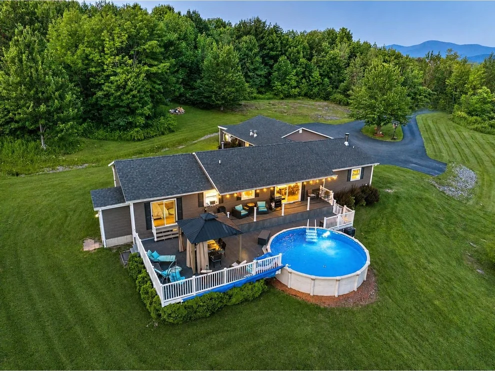 Unit for sale at 4 Sleepy Hollow, Essex, VT 05452