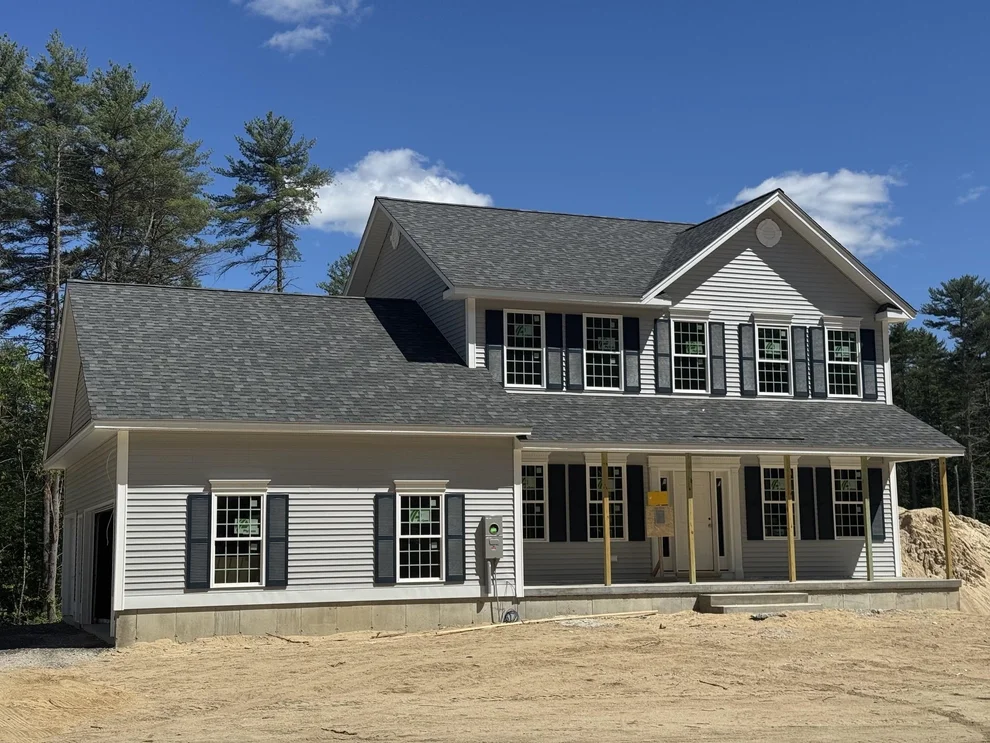 Unit for sale at 122 South, Londonderry, NH 03053
