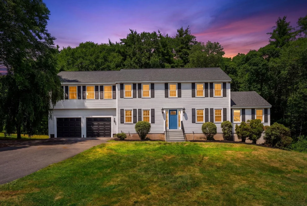 Unit for sale at 4 Elijah Hill, Londonderry, NH 03053