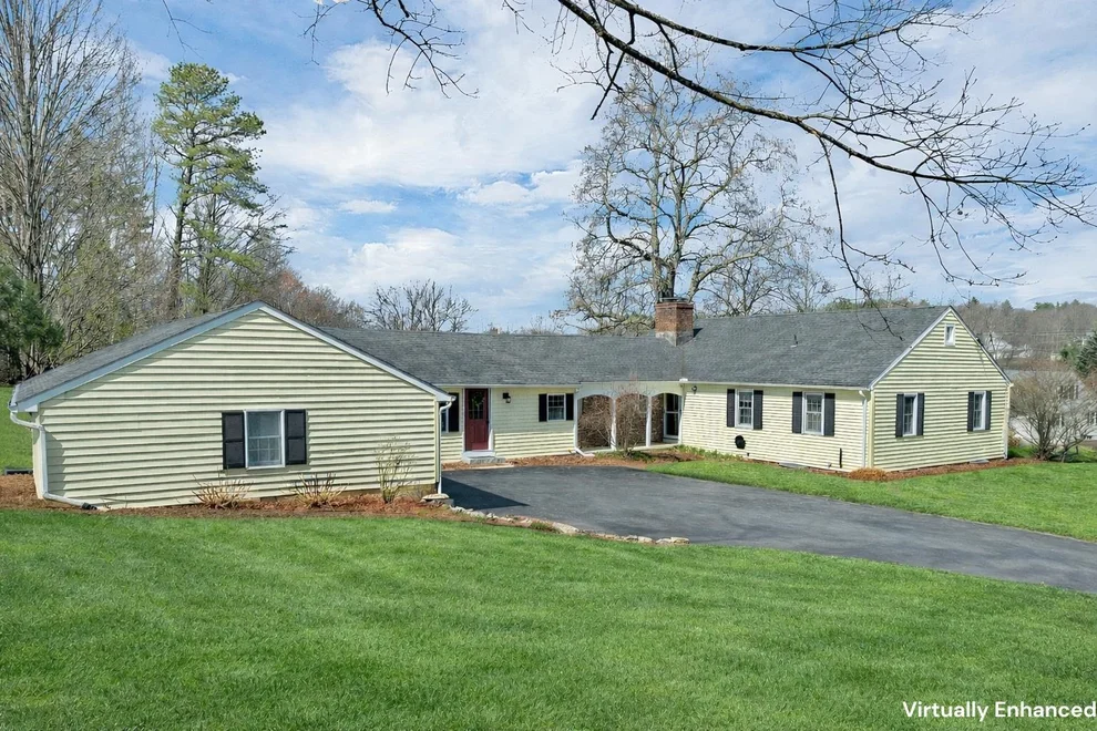 Unit for sale at 7 Pinecrest, Bedford, NH 03110