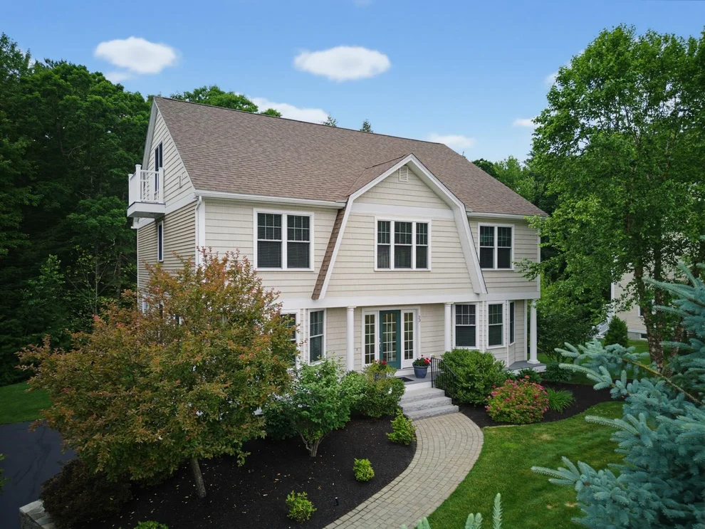 Unit for sale at 33 Chisholm Farm, Stratham, NH 03885