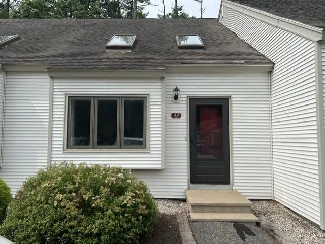 Unit for sale at 202 Route 27, Raymond, NH 03077