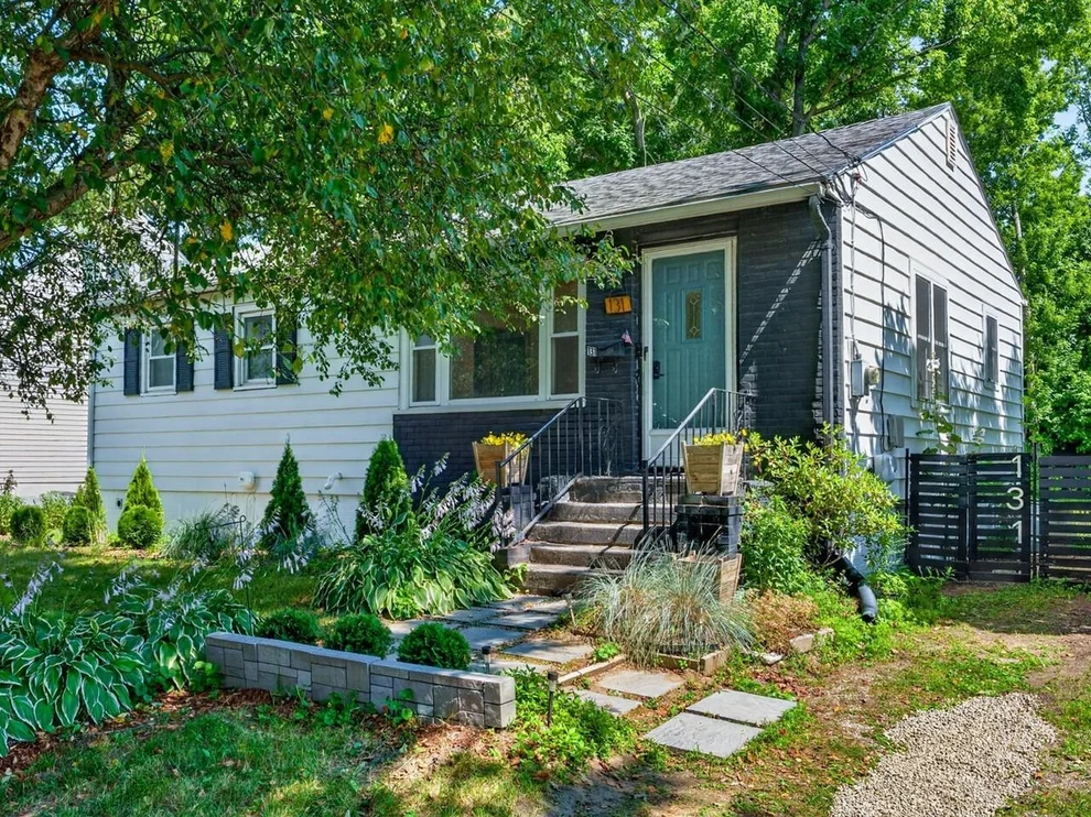 Unit for sale at 131 Iroquois, Essex Junction, VT 05452