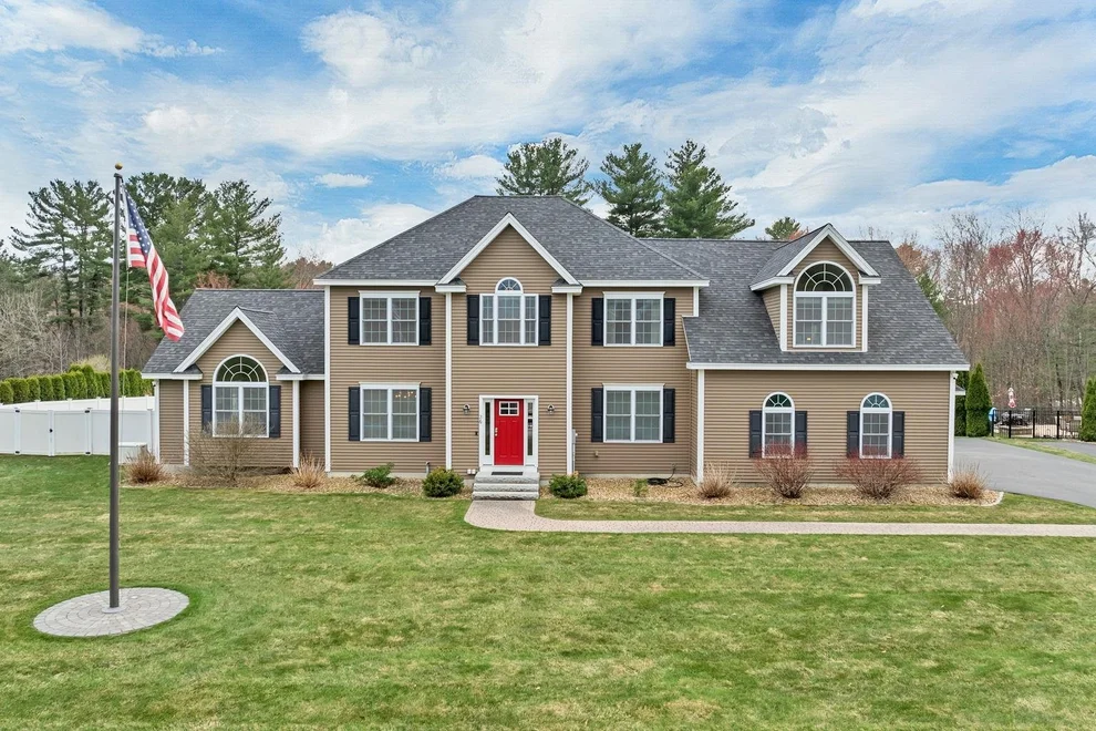 Unit for sale at 26 Lamplighter, Salem, NH 03079