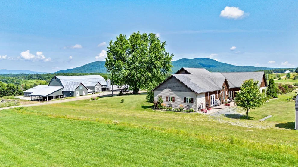 Unit for sale at 918 Armstrong, Newport Town, VT 05857