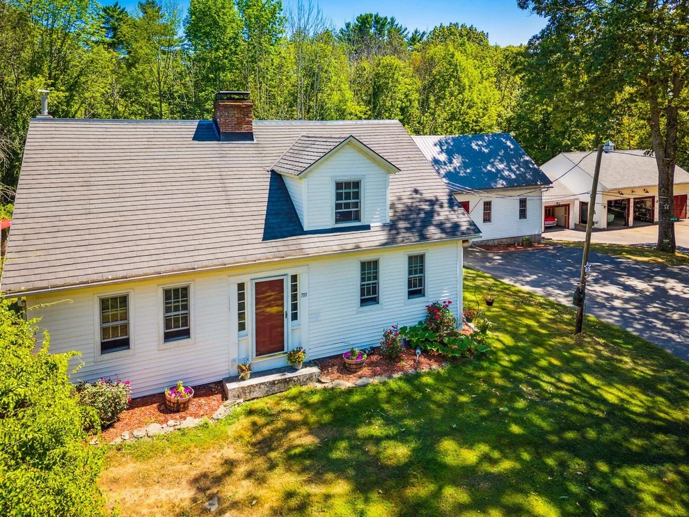 Unit for sale at 733 White Oaks, Laconia, NH 03246