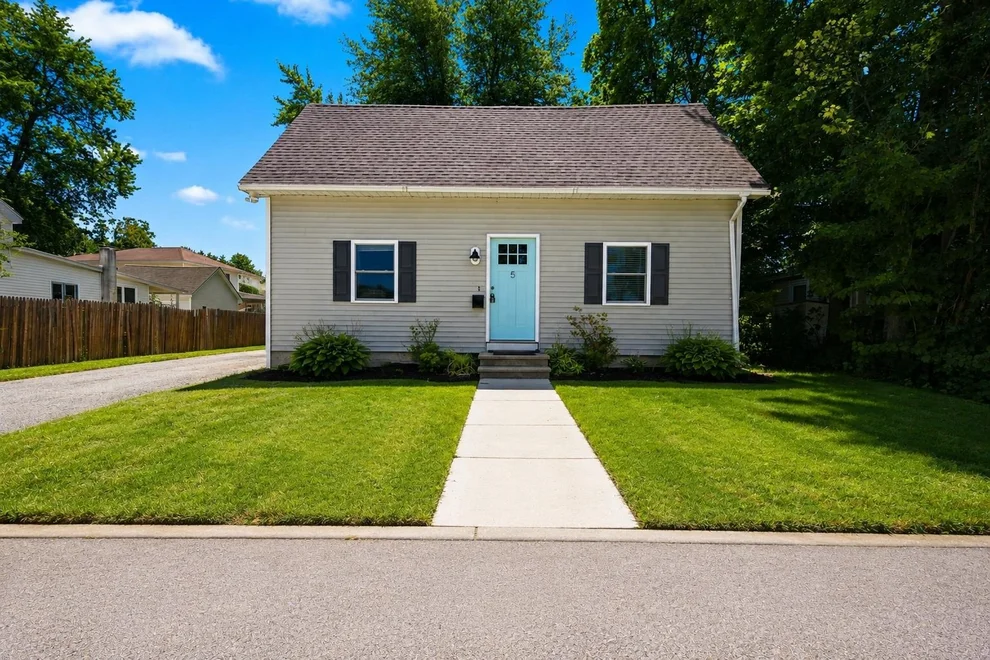 Unit for sale at 5 Burke, Nashua, NH 03060