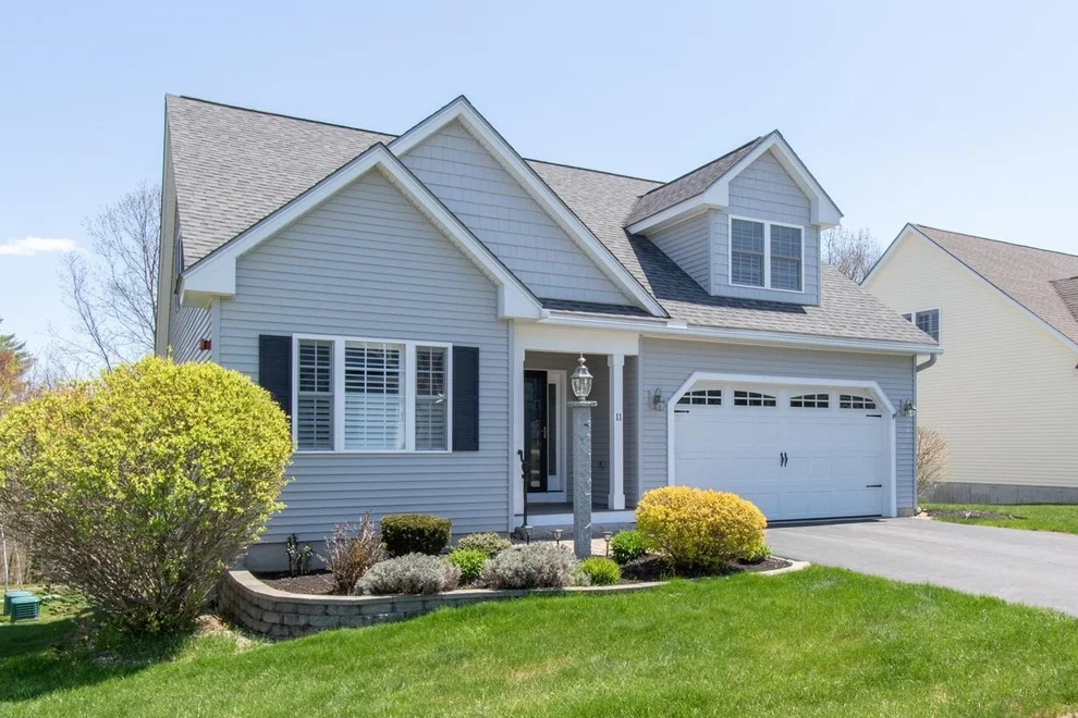Unit for sale at 11 Bent Grass, Kingston, NH 03848