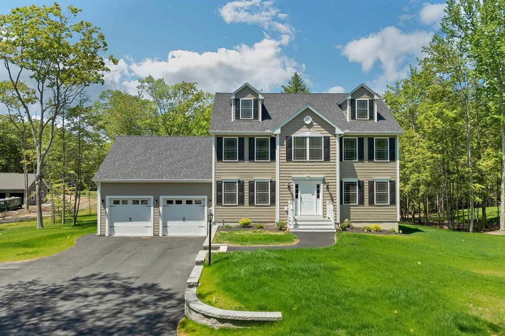 Unit for sale at 15 Bald Hill, Raymond, NH 03077