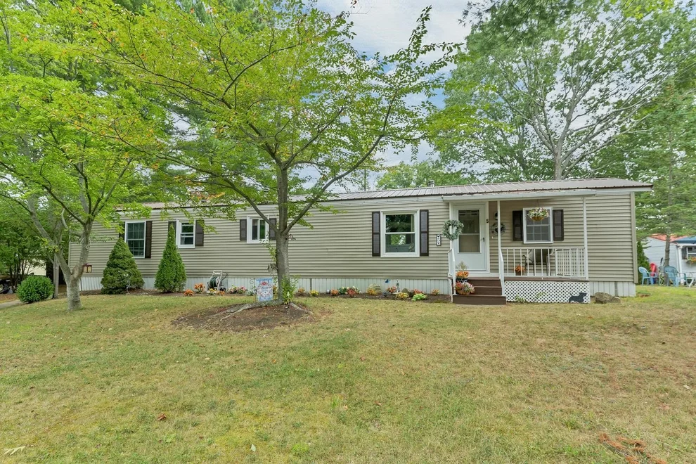 Unit for sale at 5 North Dewberry, Rochester, NH 03867