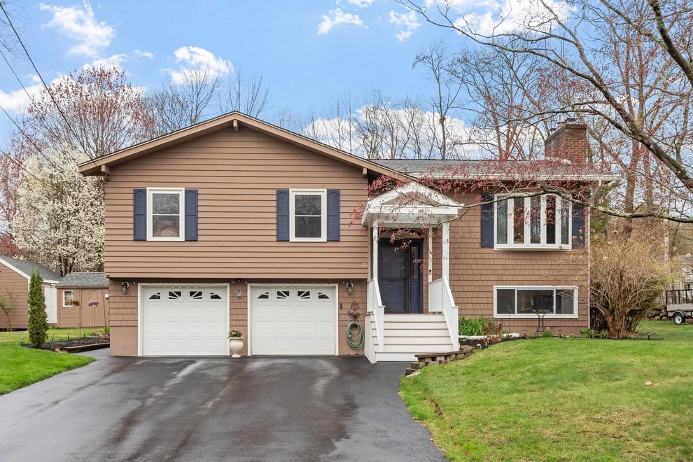 Unit for sale at 3 Westgate, Derry, NH 03038