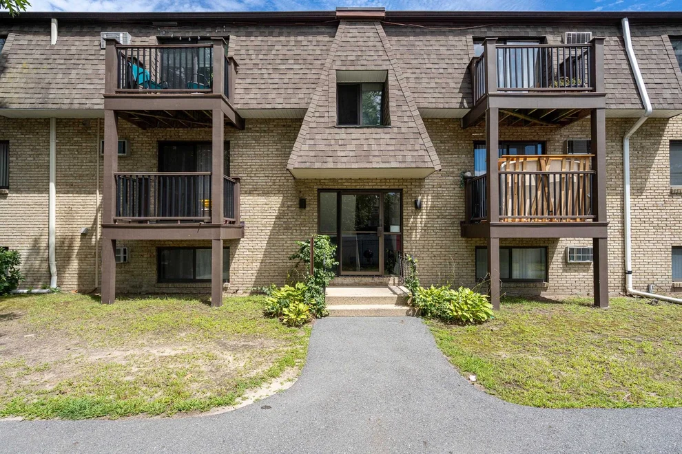 Unit for sale at 8 Tiffany, Salem, NH 03079