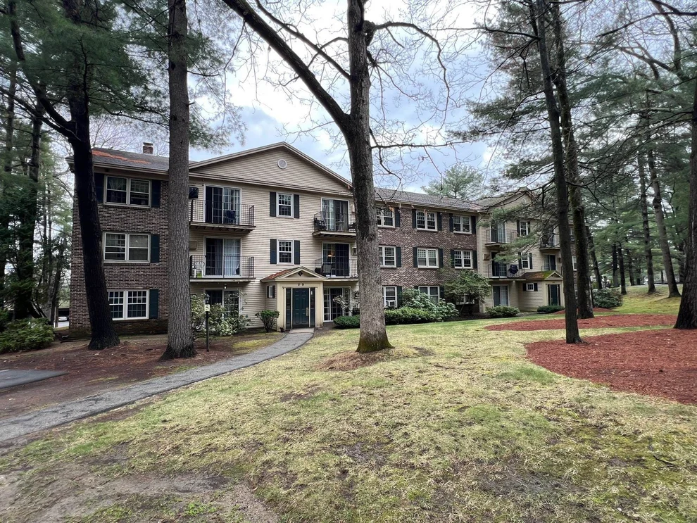 Unit for sale at 5 Autumn Leaf, Nashua, NH 03060