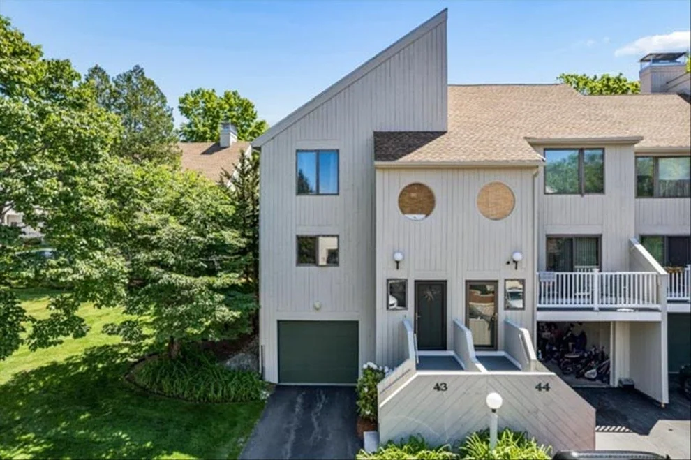 Unit for sale at 65 Victoria, Manchester, NH 03104