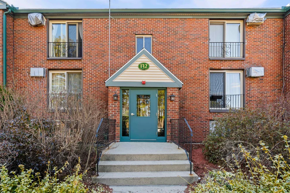 Unit for sale at 132 English Village, Manchester, NH 03102