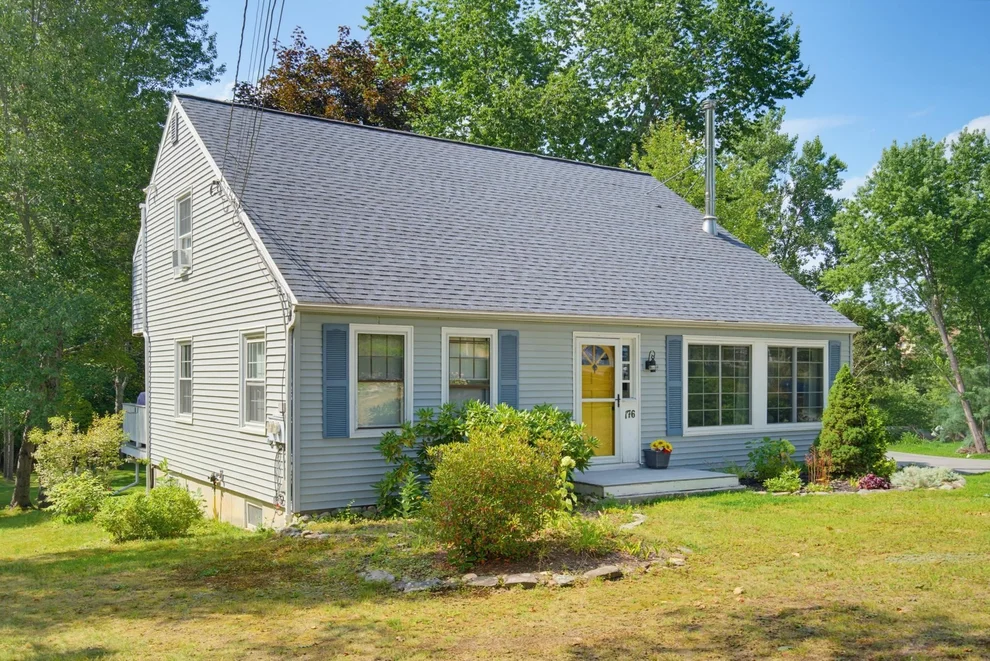 Unit for sale at 176 Exeter, Newmarket, NH 03857