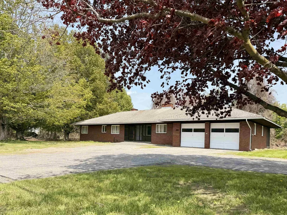 Unit for sale at 422 Governor Hunt, Vernon, VT 05354