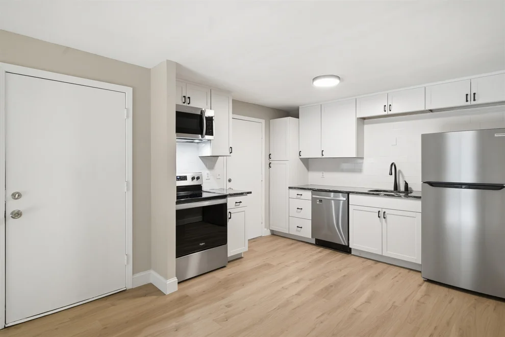 Unit for sale at 8 Strawberry Bank, Nashua, NH 03062