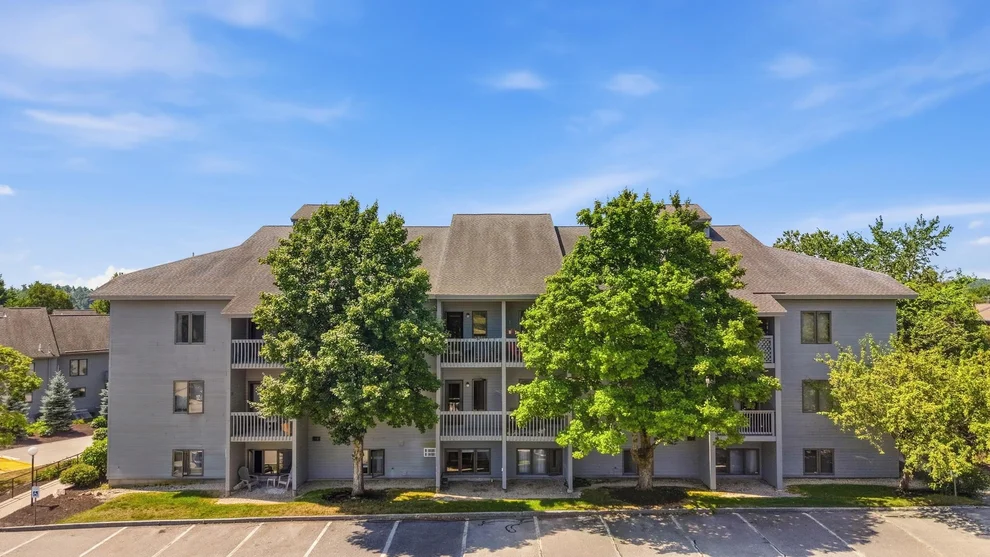 Unit for sale at 5 Tsienneto, Derry, NH 03038