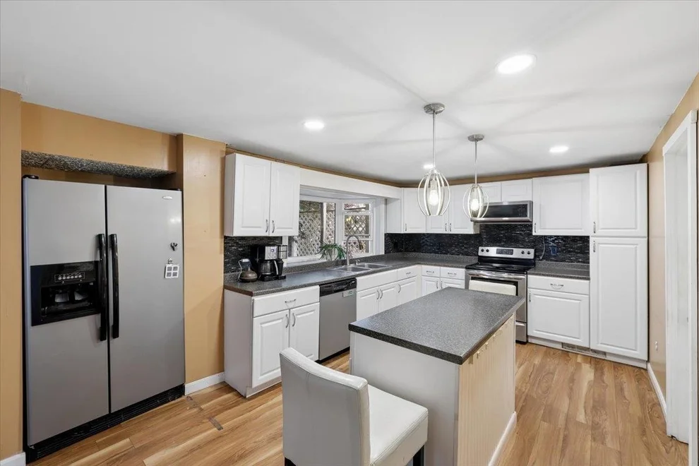 Unit for sale at 549 Lake, Manchester, NH 03103