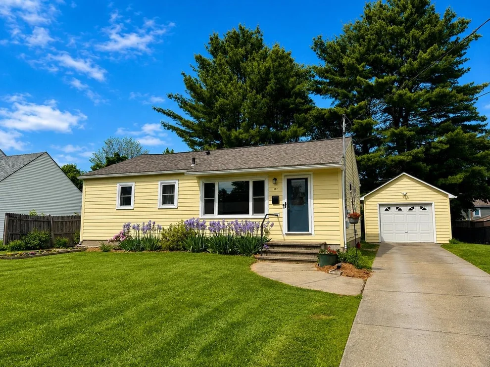 Unit for sale at 107 Abnaki, Essex Junction, VT 05452