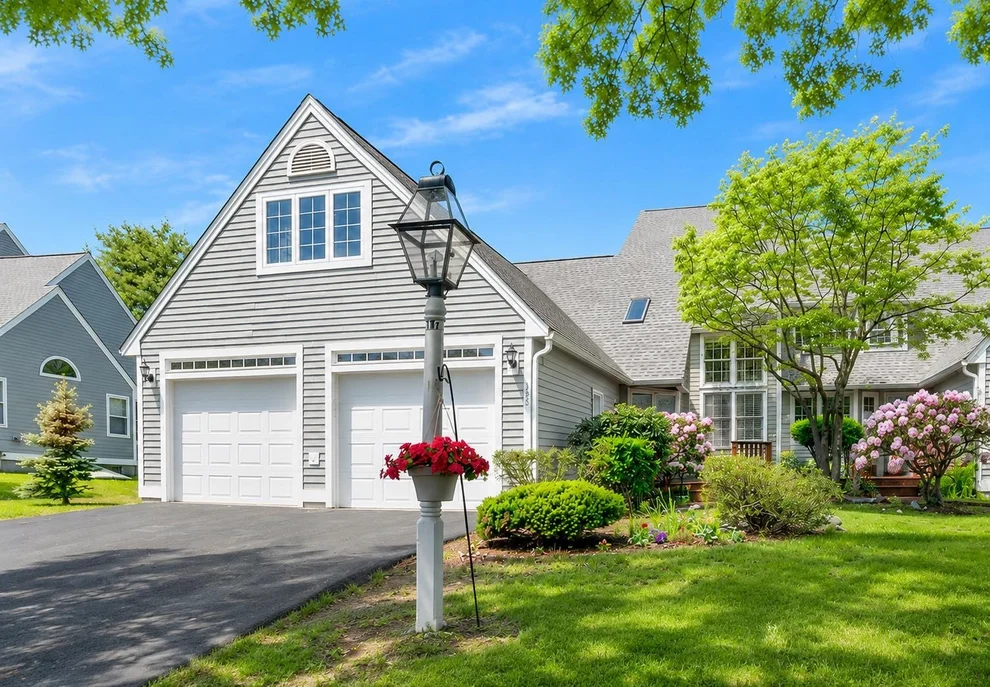 Unit for sale at 353 Winding Pond, Londonderry, NH 03053