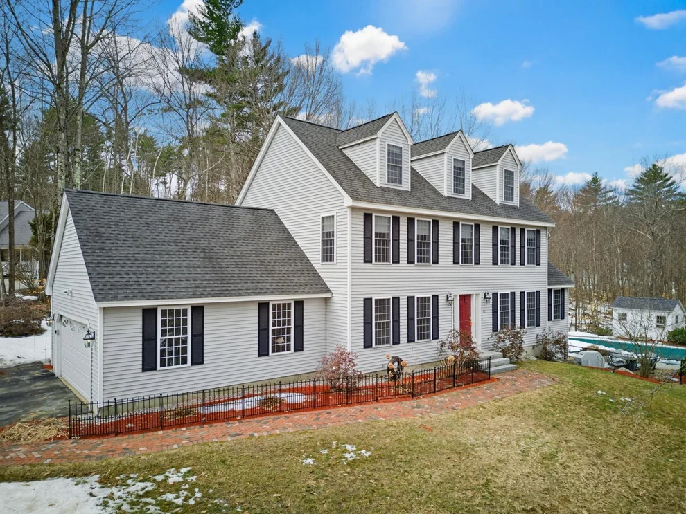 Unit for sale at 43 Hampshire Hills, Bow, NH 03304