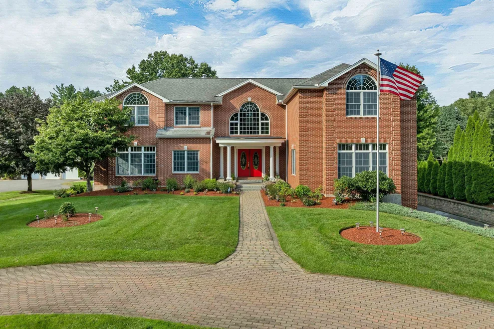Unit for sale at 5 Crestwood, Nashua, NH 03062