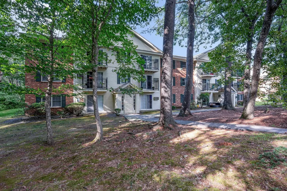 Unit for sale at 5 Midhurst, Nashua, NH 03062