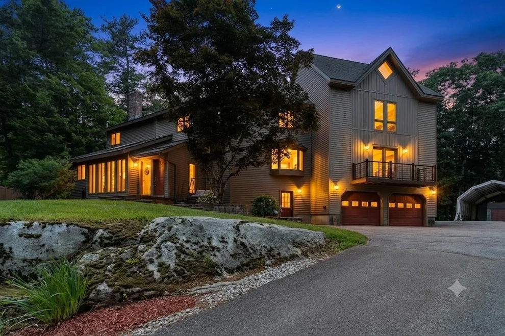 Unit for sale at 18 Windsor, Londonderry, NH 03053