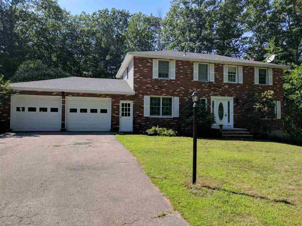 Unit for sale at 16 King Richard, Londonderry, NH 03053