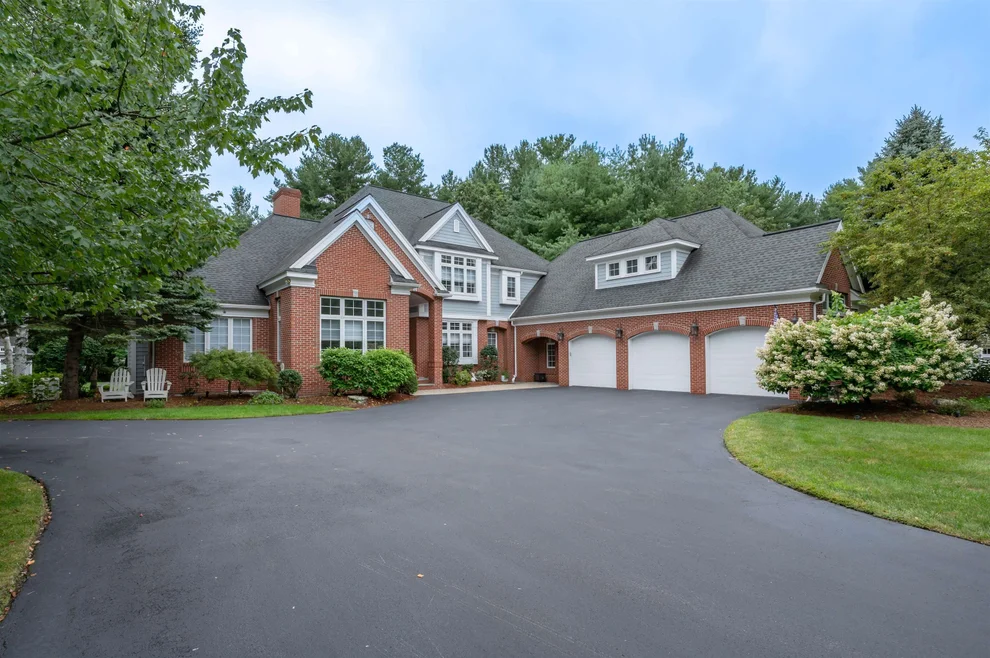 Unit for sale at 4 Crestwood, Nashua, NH 03062