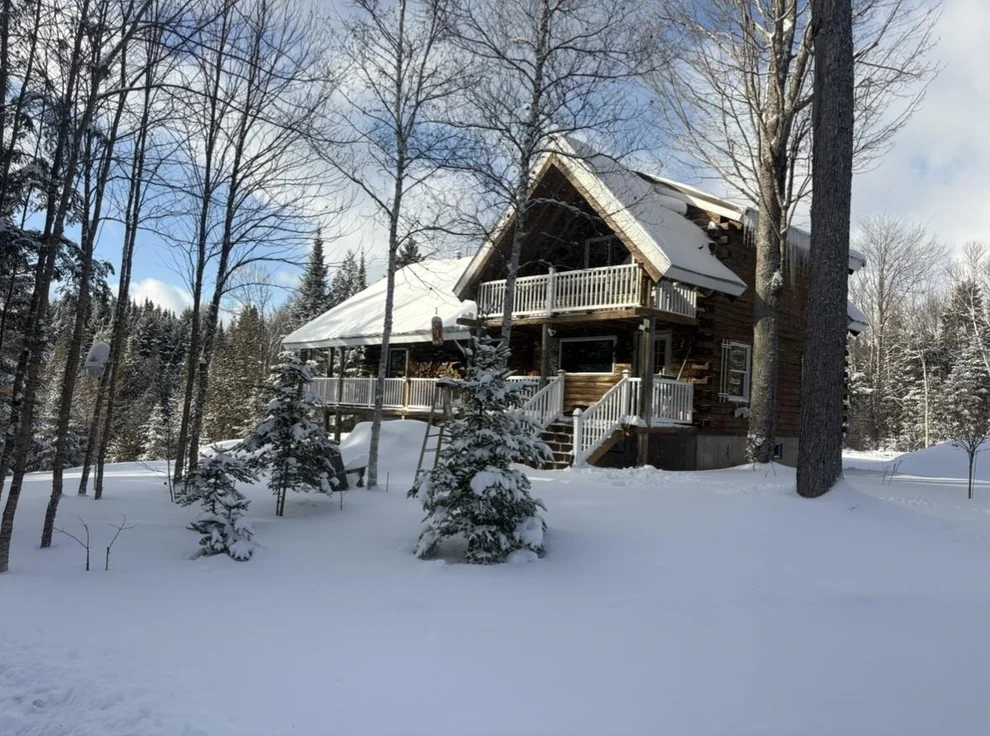 Unit for sale at 2569 10 Mile Square, Charleston, VT 05833
